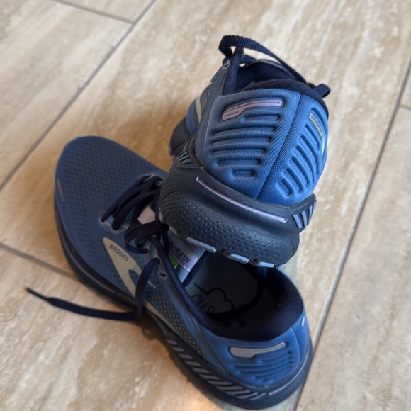 Brooks Adrenaline GTS 22 - Picture 4 of 8